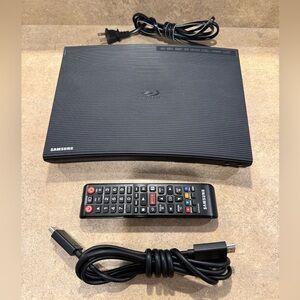 Samsung BD-JM59 3D Blu-Ray /DVD Player w/ Remote & HDMI - Tested